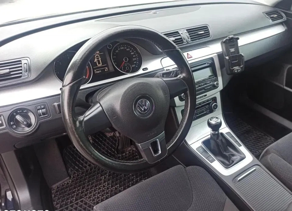 Volkswagen Passat cena 26900 przebieg: 172000, rok produkcji 2010 z Reszel małe 326